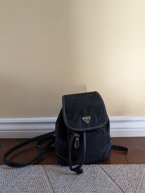 GUESS VINTAGE Y2K BLACK NYLON MINI BACKPACK